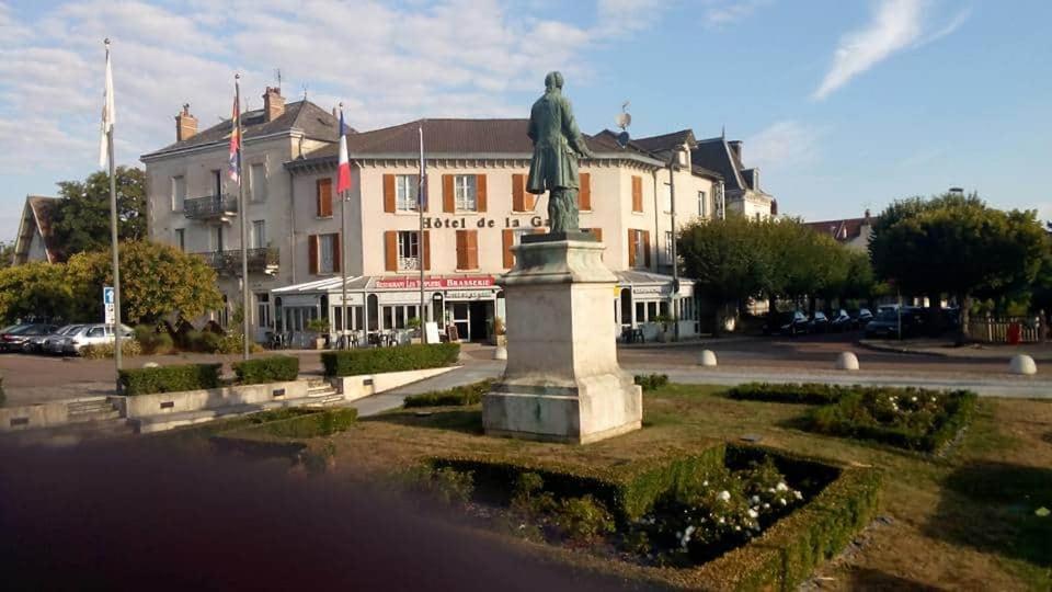 Hotel Restaurant Les Templiers Montbard Esterno foto